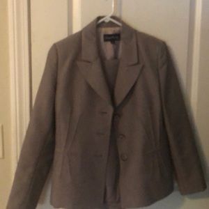 Women’s suit